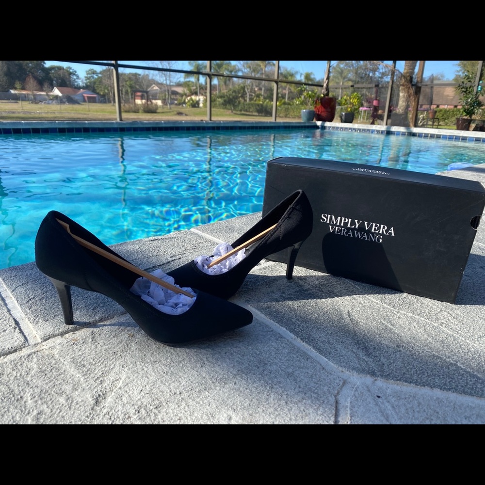 Black simply Vera  Vera Wang heels